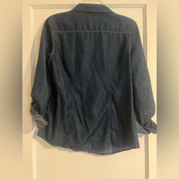 Button down - Picture 2 of 2